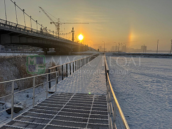 Pedestrian bridge on the lake