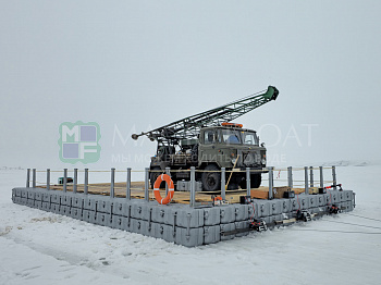 Floating drilling platform